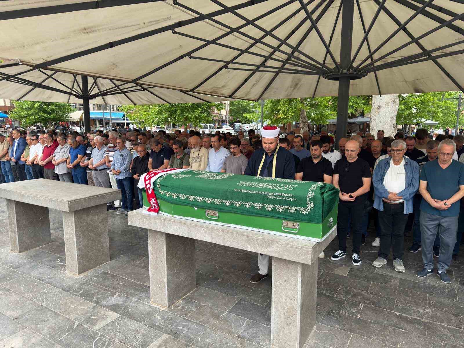 Ali Hikmet Akkaş toprağa verildi 