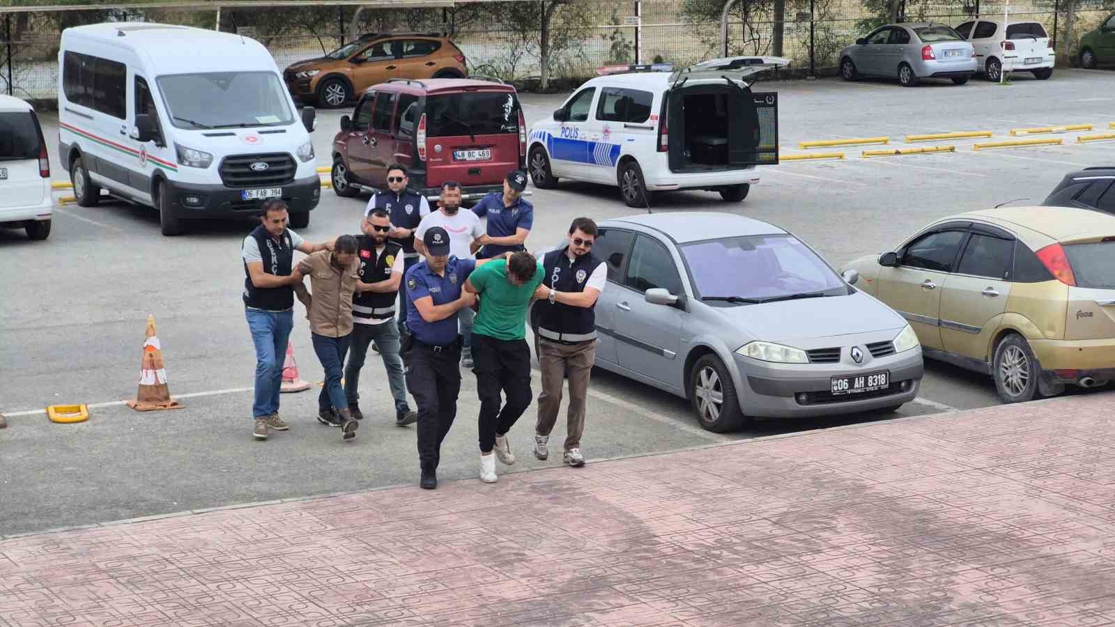 Bodrum’da polise saldıran şüpheliler serbest bırakıldı