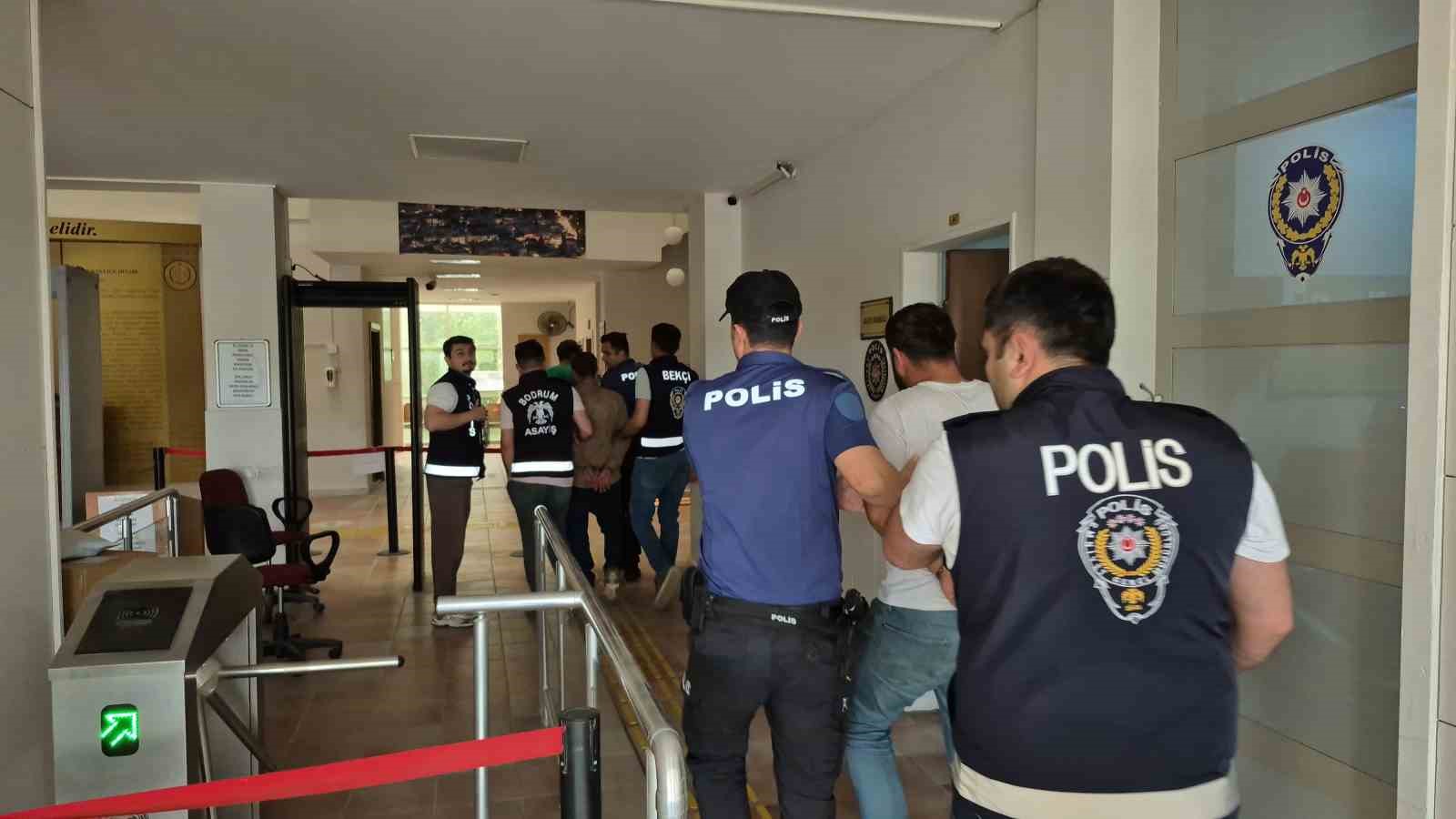 Bodrum’da polise saldıran şüpheliler serbest bırakıldı 