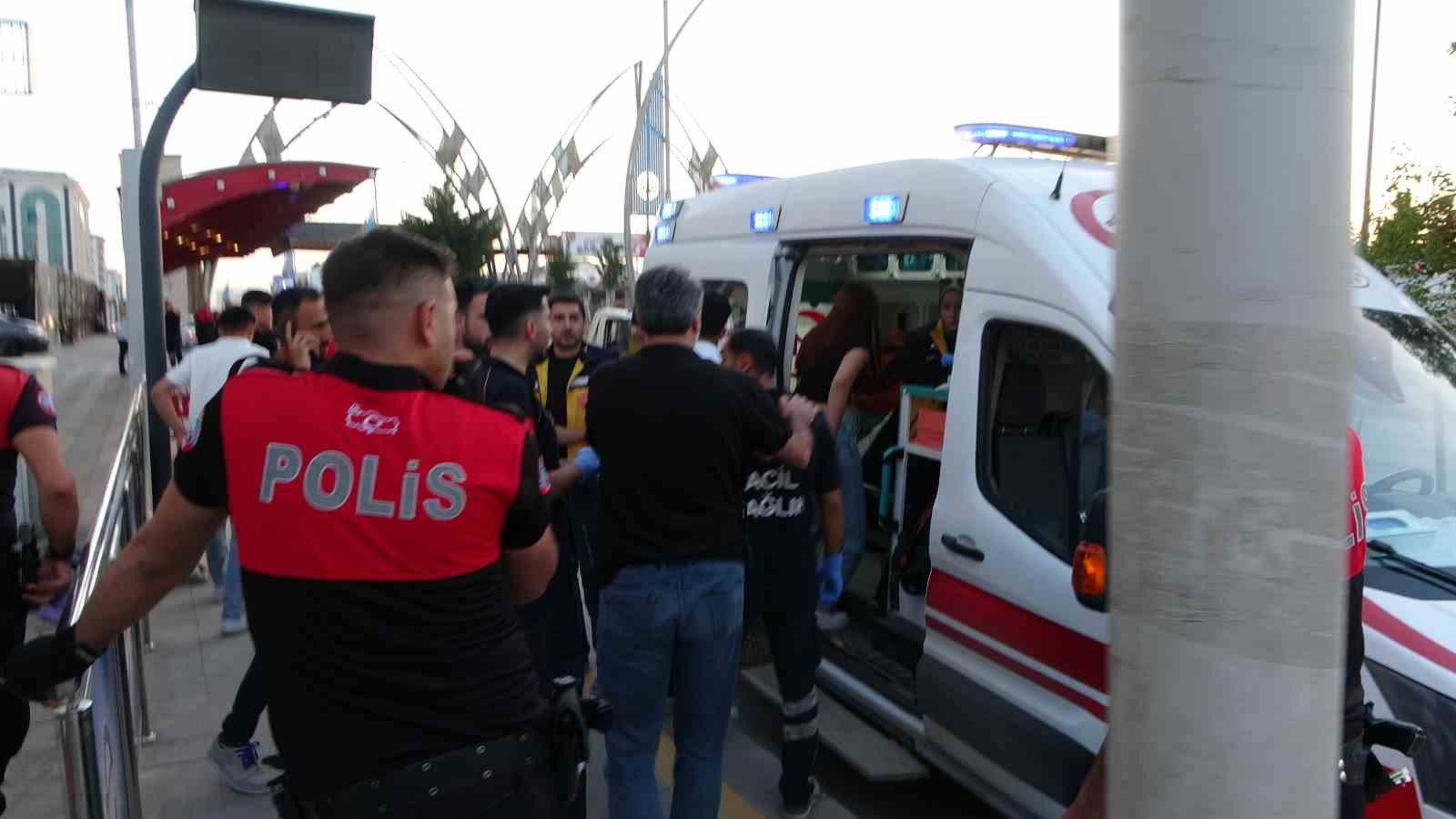 Malatya’da otobüste tartışan 2 kadın indikleri durakta birbirlerini bıçakla yaraladı 