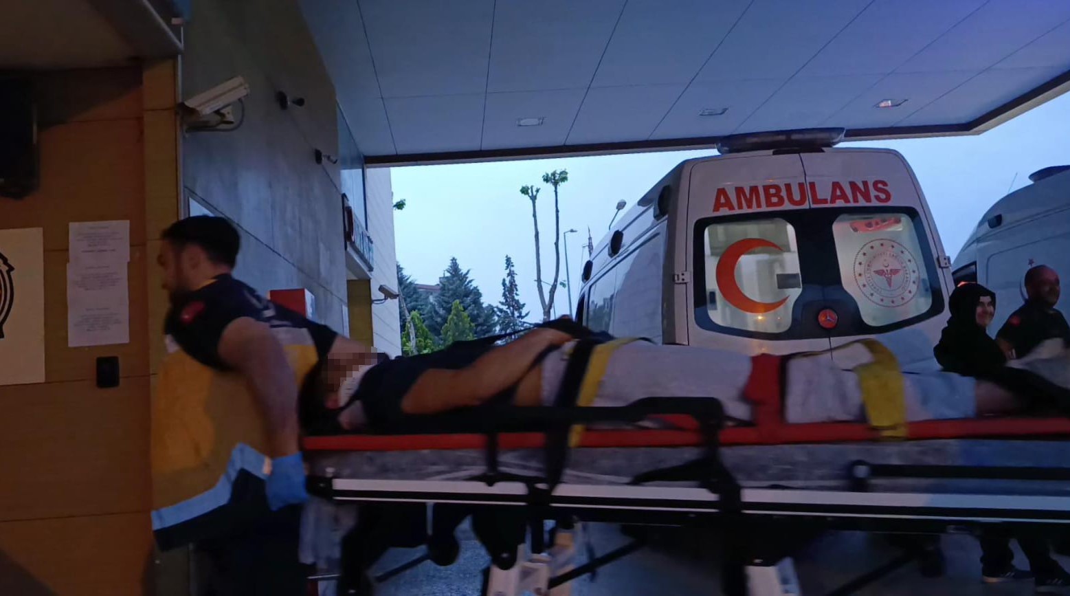 Dönüş yapan otomobil ile motosiklet çarpıştı: 2 yaralı 