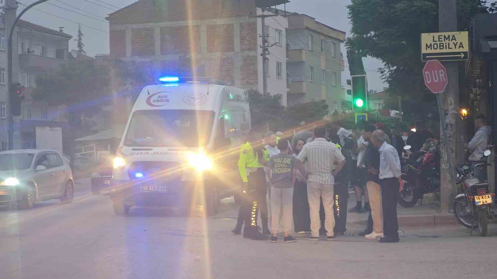 Dönüş yapan otomobil ile motosiklet çarpıştı: 2 yaralı 