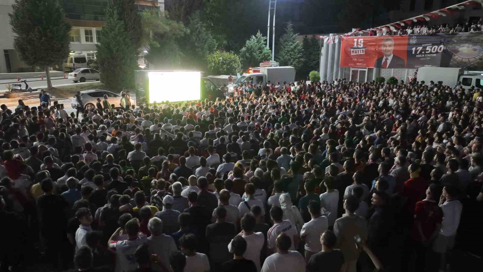 Kahramanmaraş İstiklalspor’un 2. Lig’e yükselmesiyle şehirde coşku yaşandı 