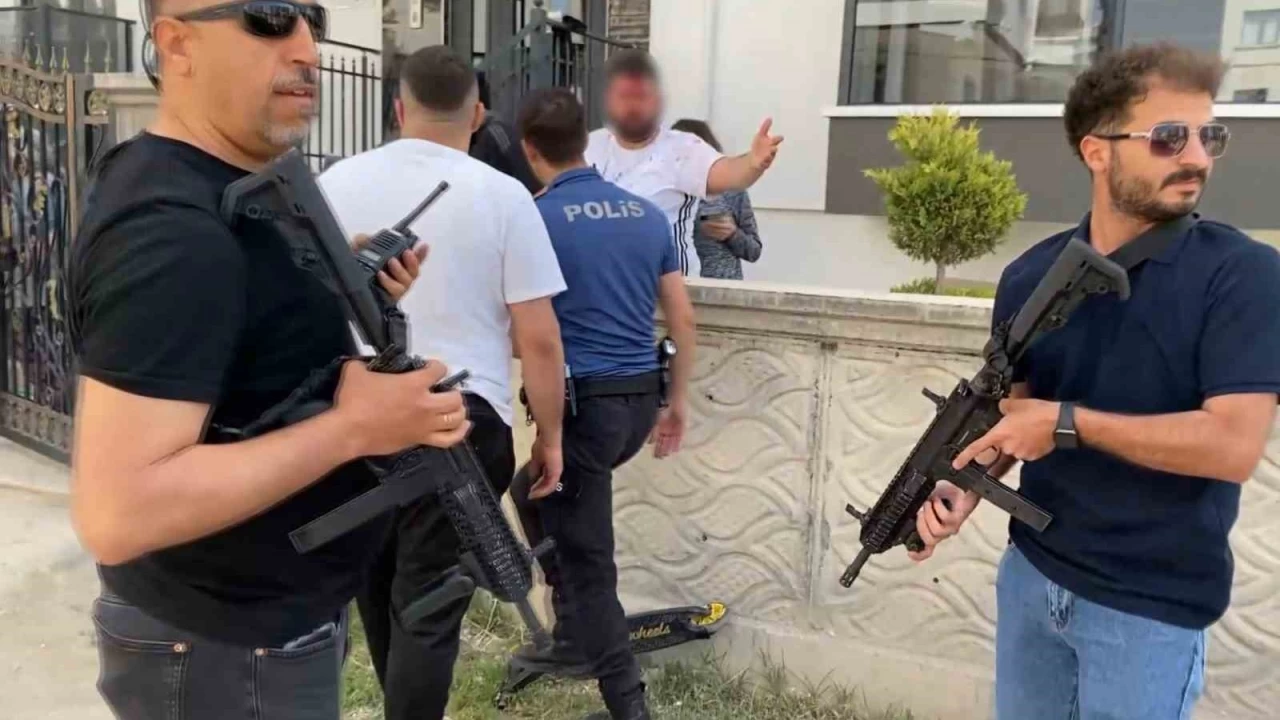 Kaza yeri savaş alanına döndü: 2’si silahla 8 kişi yaralandı.