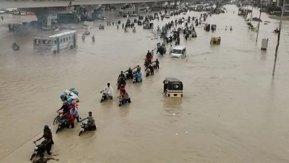 Pakistan’da şiddetli fırtına: 10 ölü