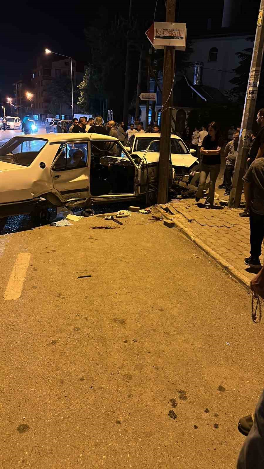 Konya’da iki ayrı kazada 6 kişi yaralandı 