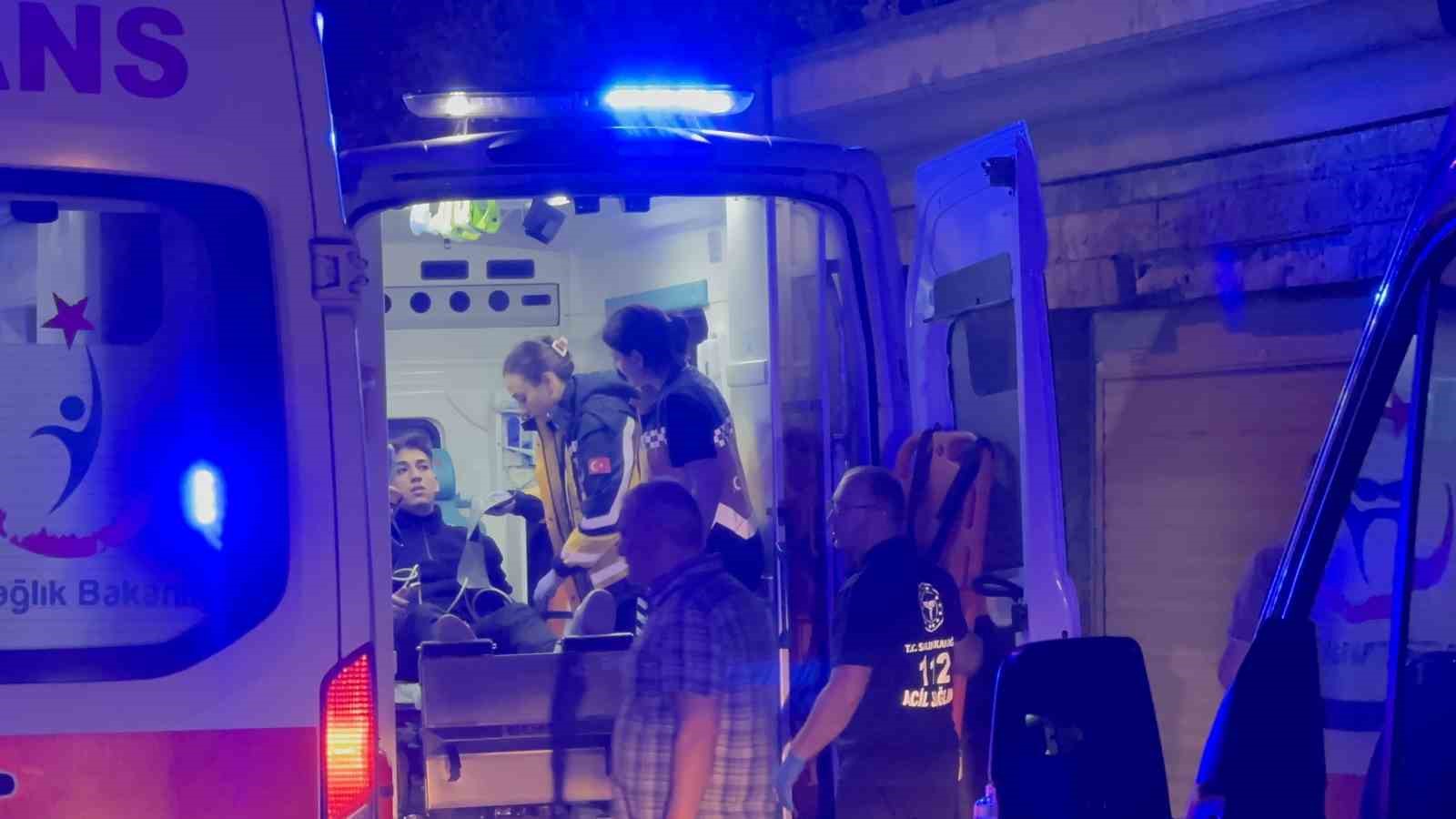 2 otomobil kafa kafaya çarpıştı: 6 yaralı