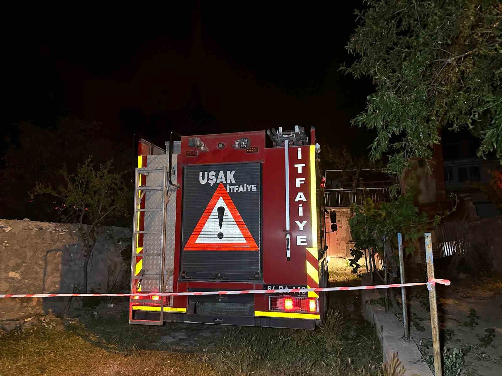 Uşak’ta 3 ev yangında zarar gördü 
