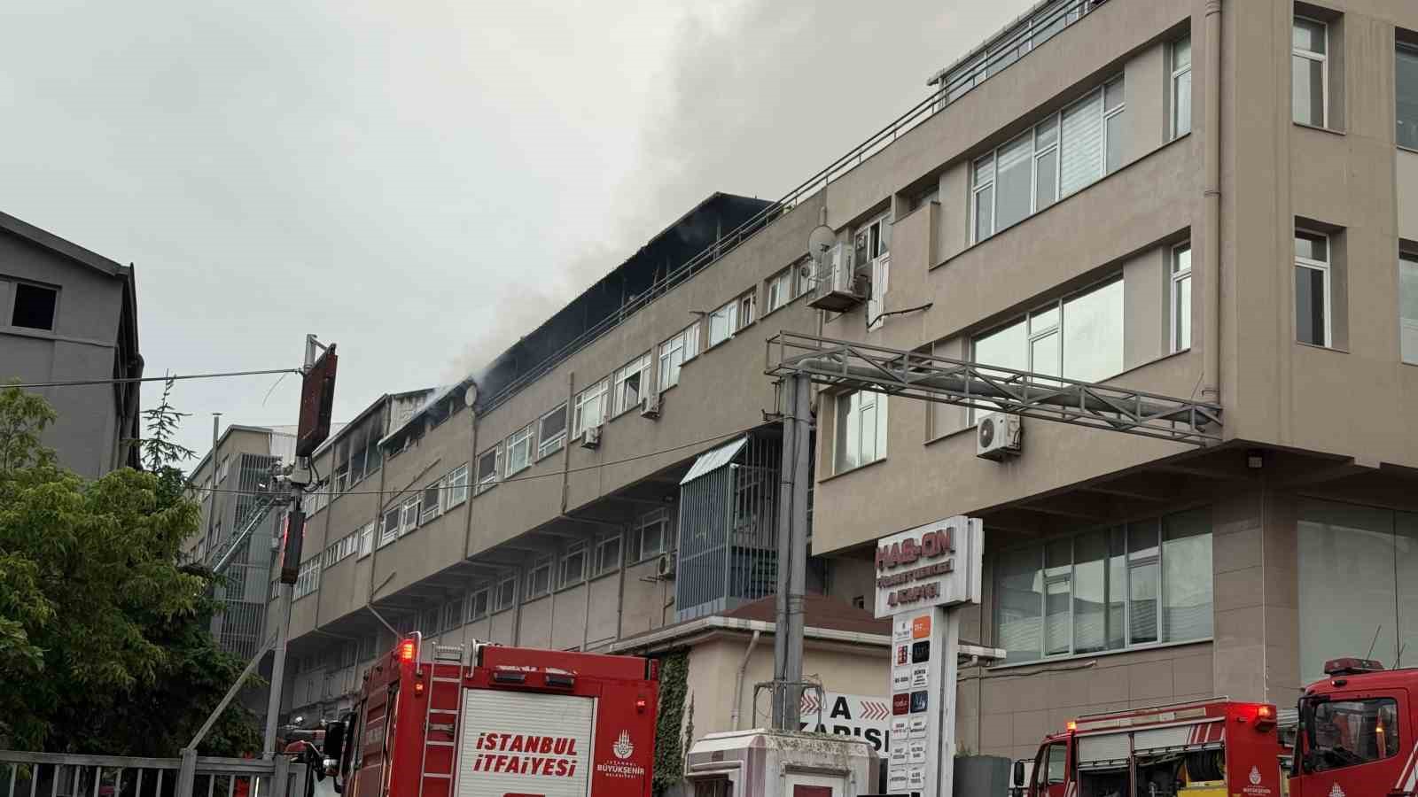 Eyüpsultan’da tekstil fabrikasında yangın paniği 