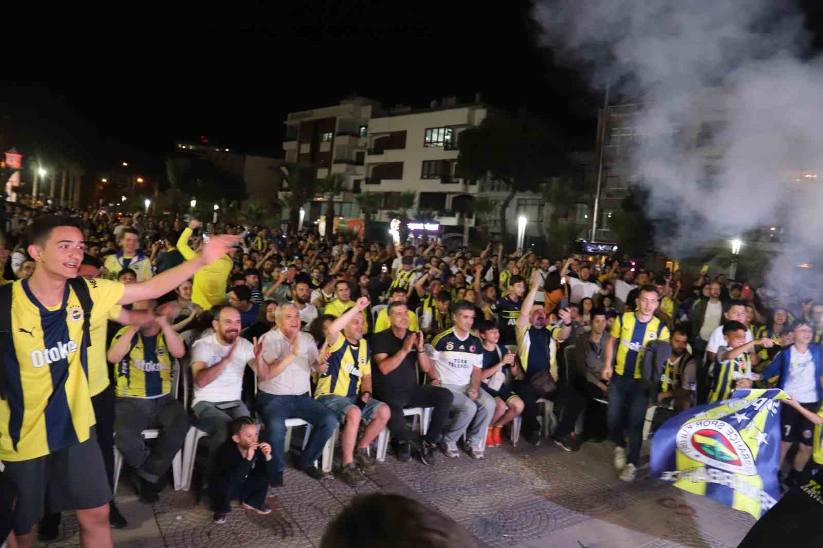 Turgutlu’da Fenerbahçe Beko’nun tarihi zaferi dev ekranda izlendi 