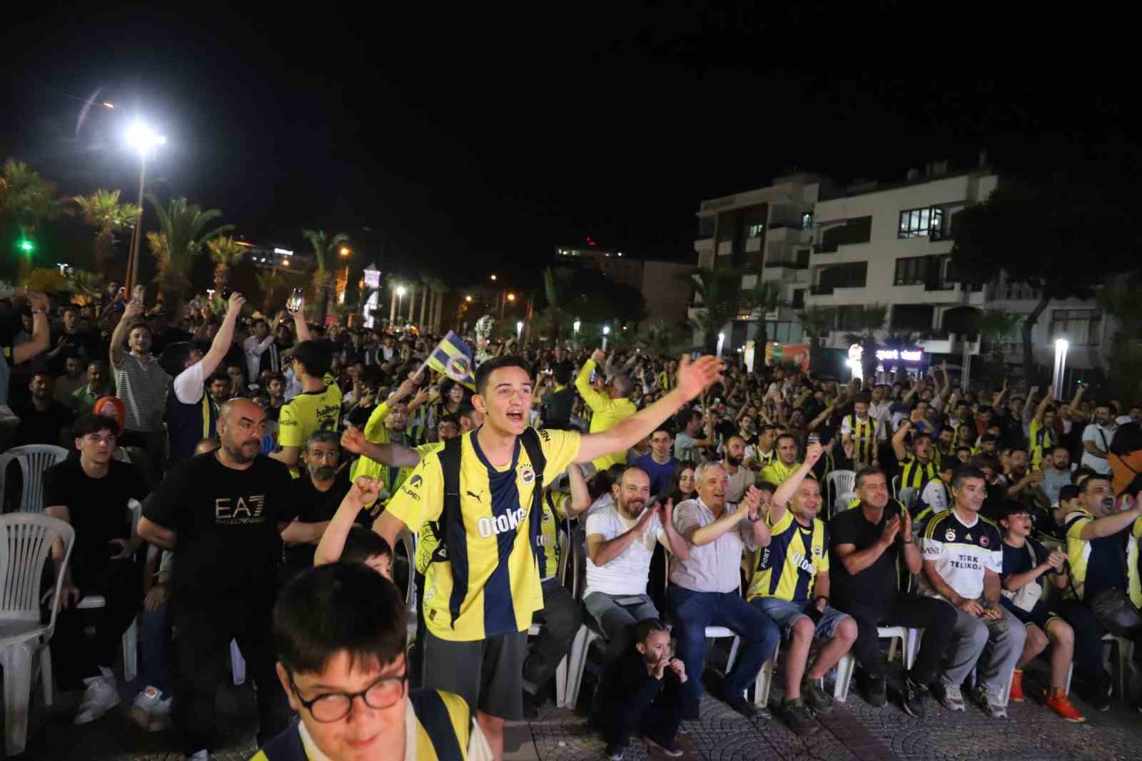 Turgutlu’da Fenerbahçe Beko’nun tarihi zaferi dev ekranda izlendi 
