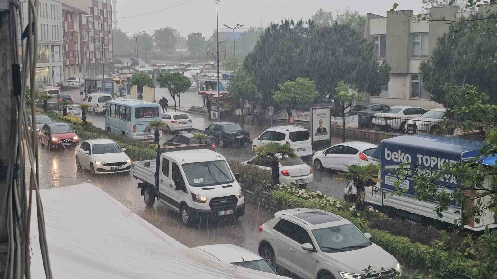 Zonguldak’ta sağanak hazırlıksız yakaladı 