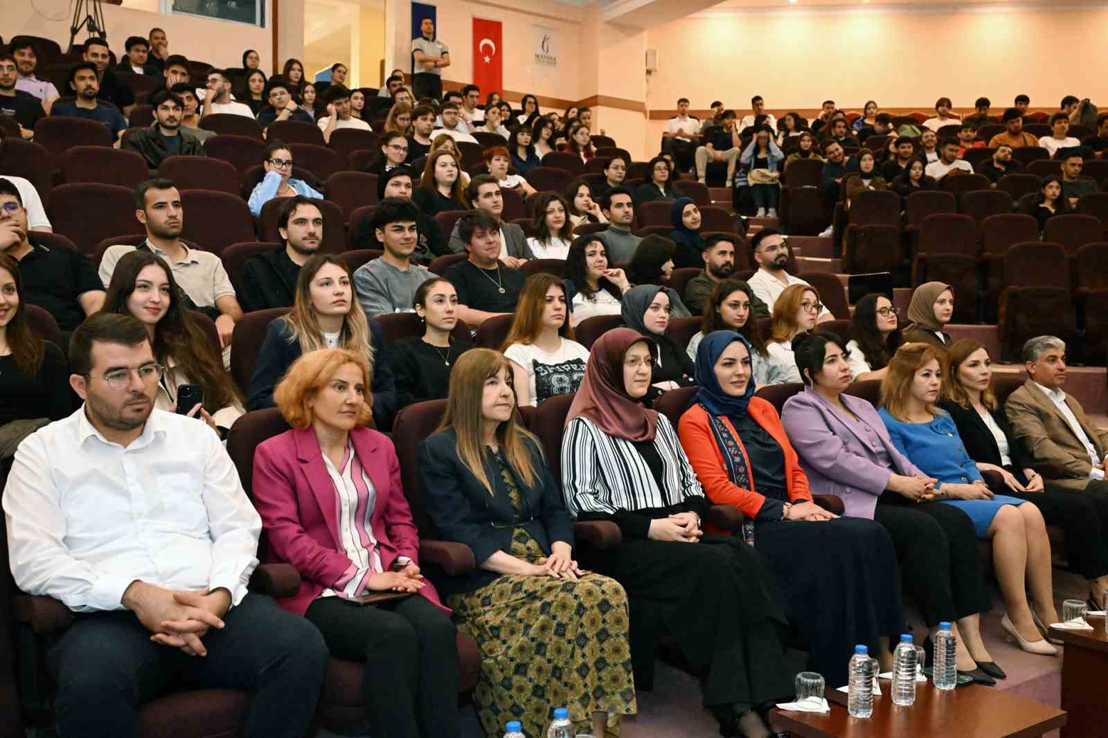 İŞKUR ’Gençlik programı iş arama becerileri eğitimi’ MCBÜ’de gerçekleştirildi 