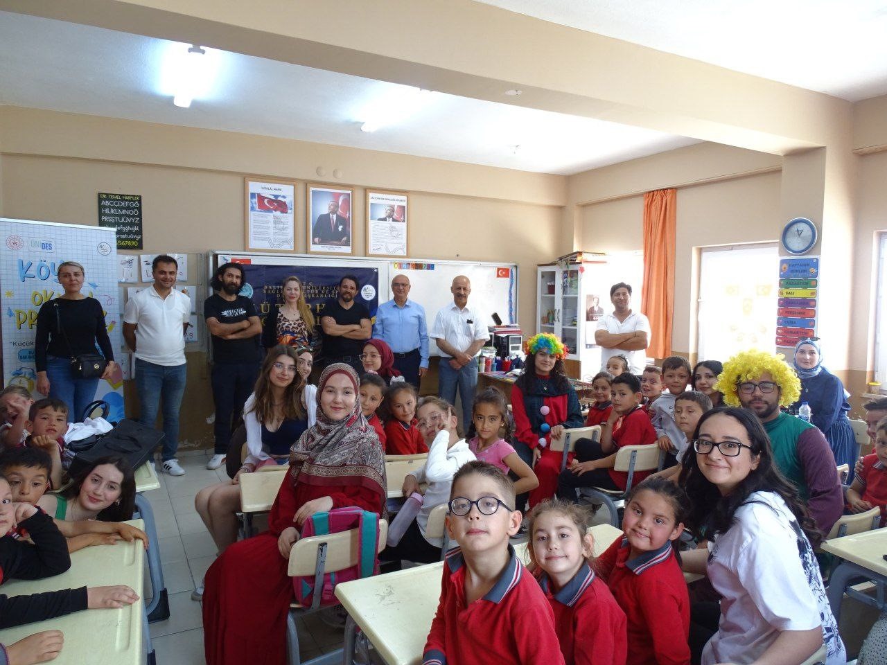 Balıkesir Üniversitesi öğrencilerinden köy okuluna anlamlı dokunuş 
