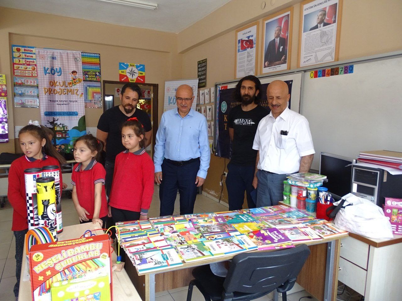 Balıkesir Üniversitesi öğrencilerinden köy okuluna anlamlı dokunuş 