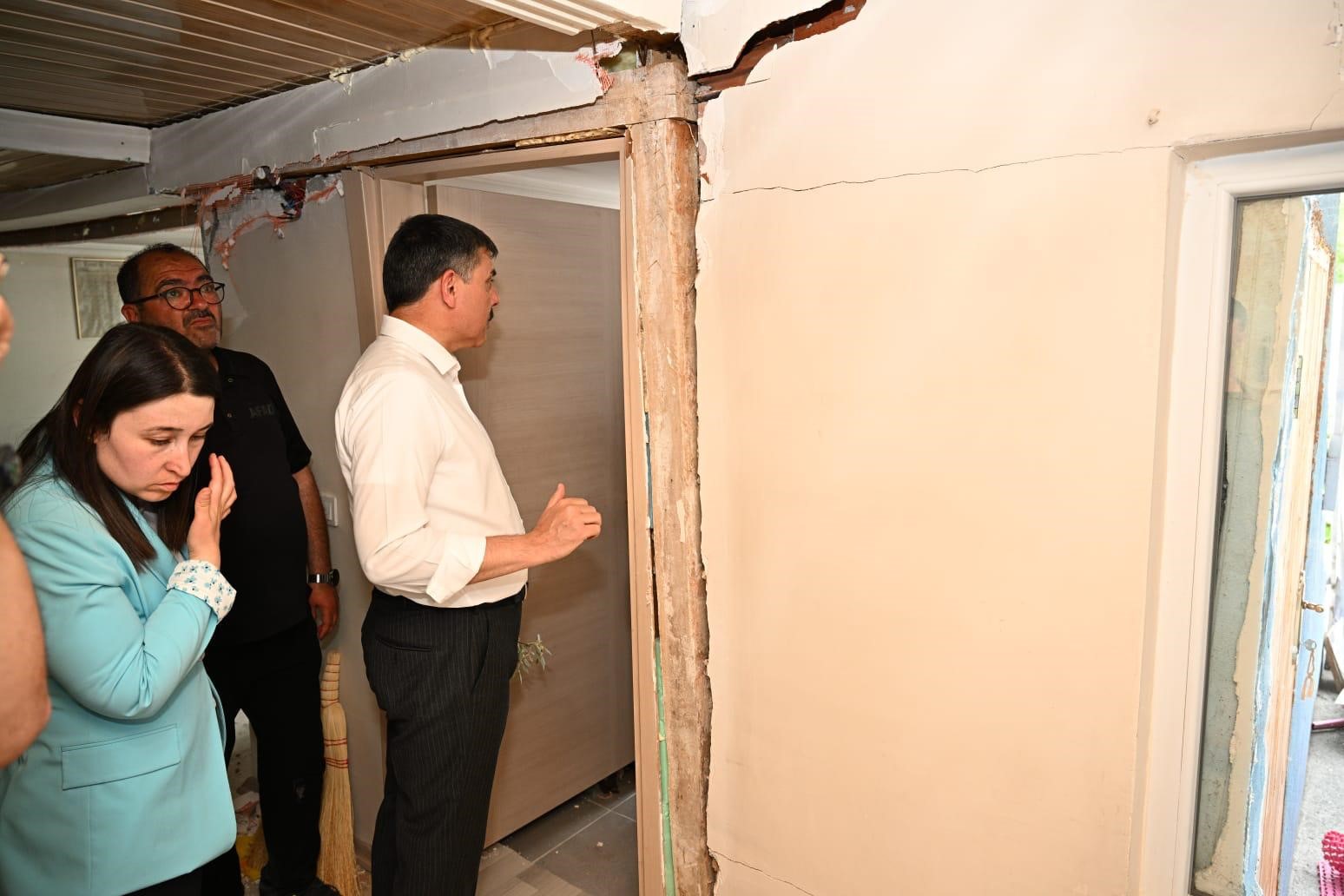 Vali Çiftçi, heyelan bölgesinde incelemelerde bulundu 
