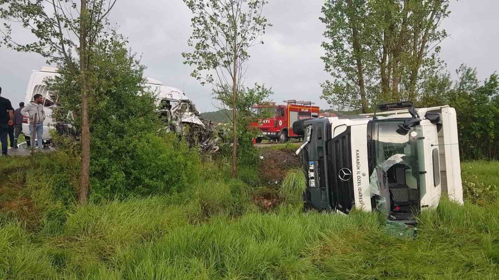 Karabük’te 4 araçlı zincirleme kaza: 1’i ağır 9 yaralı 
