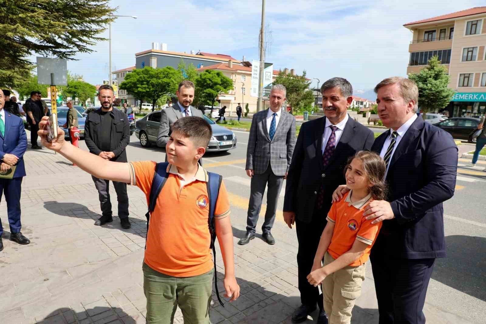 Vali Aydoğdu: 