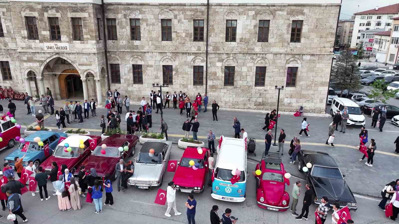 Sivas Uluslararası Film Festivali, kortej yürüyüşü ile başladı 