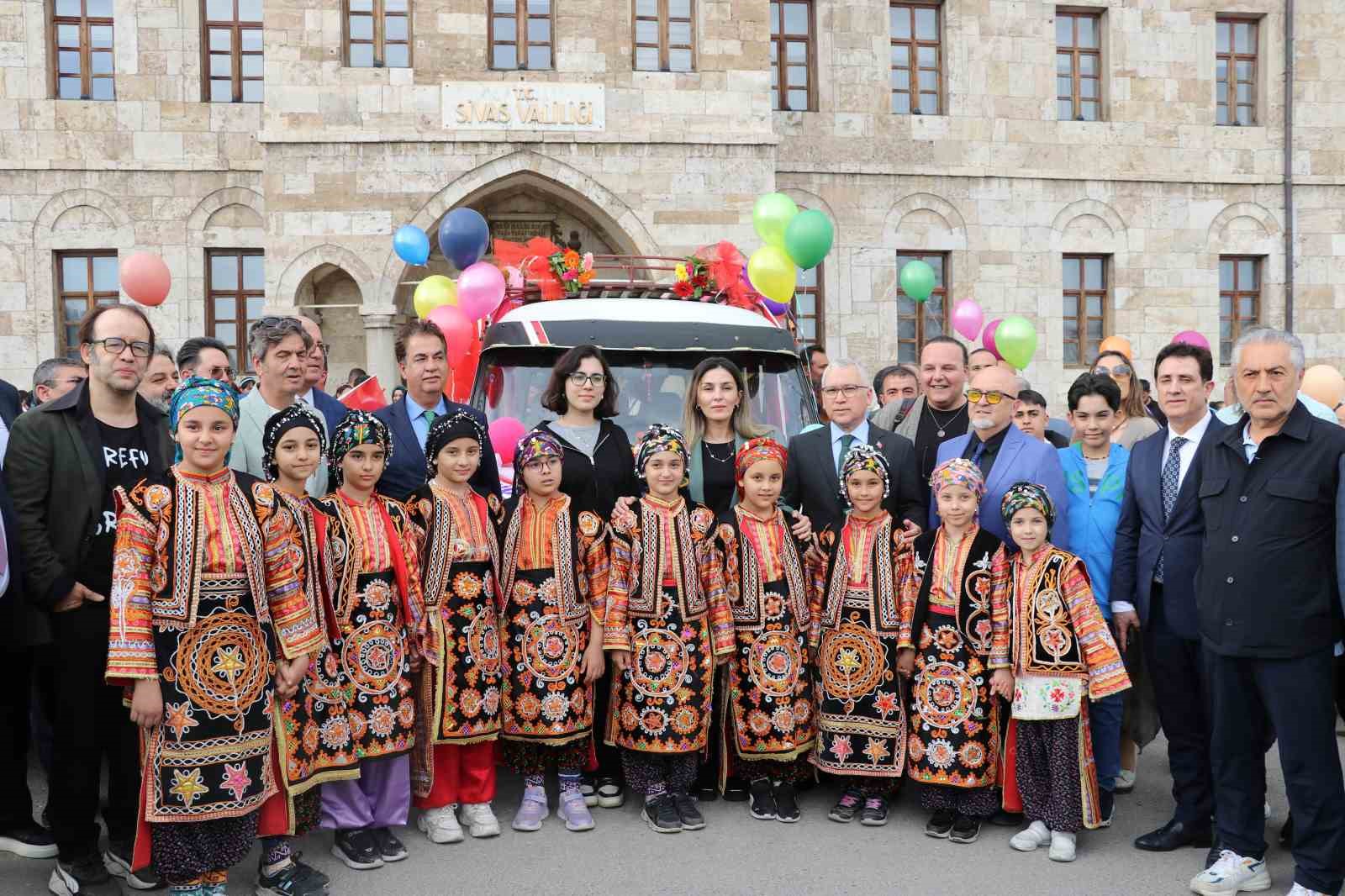 Sivas Uluslararası Film Festivali, kortej yürüyüşü ile başladı 
