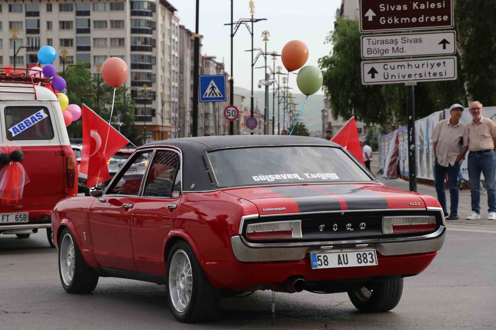 Sivas Uluslararası Film Festivali, kortej yürüyüşü ile başladı 