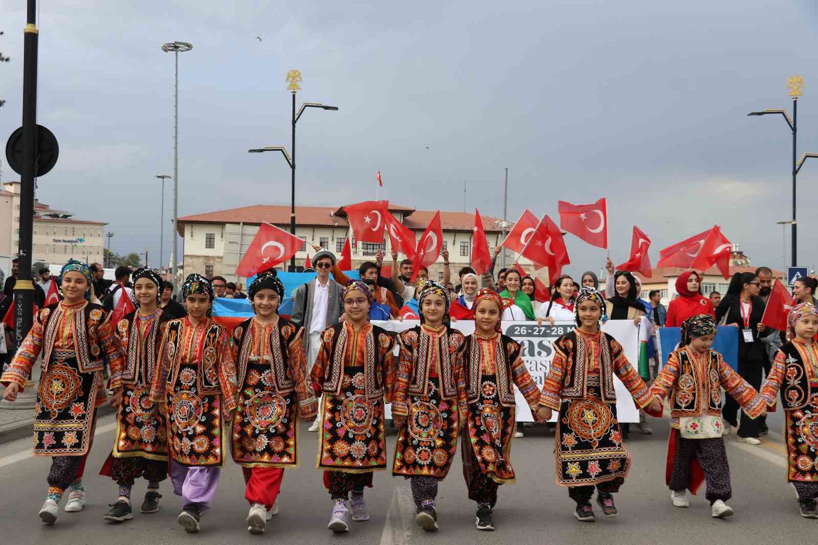 Sivas Uluslararası Film Festivali, kortej yürüyüşü ile başladı 