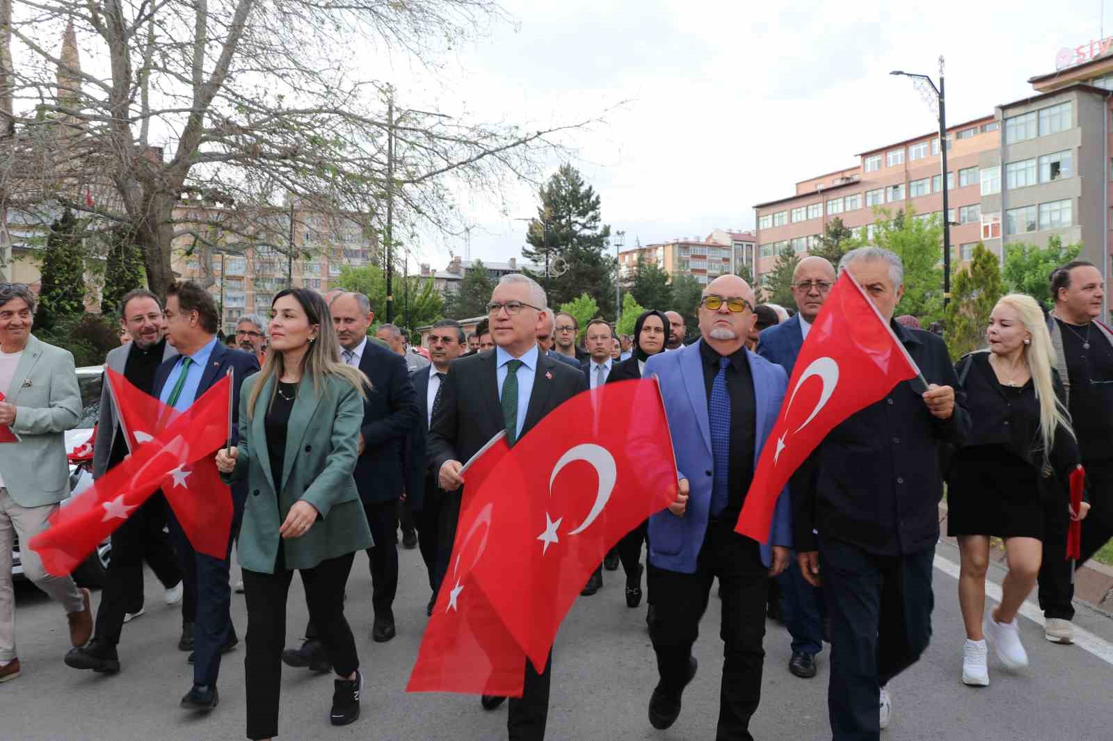 Sivas Uluslararası Film Festivali, kortej yürüyüşü ile başladı 