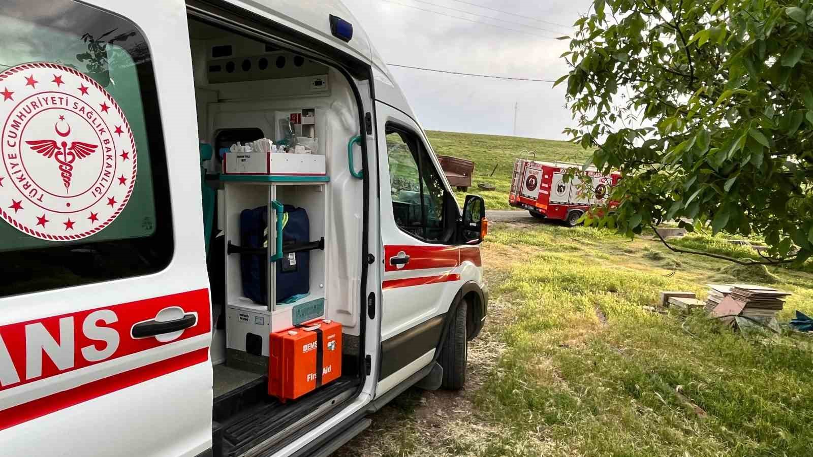 Elazığ’da traktörün altında kalan kişi yaralandı 