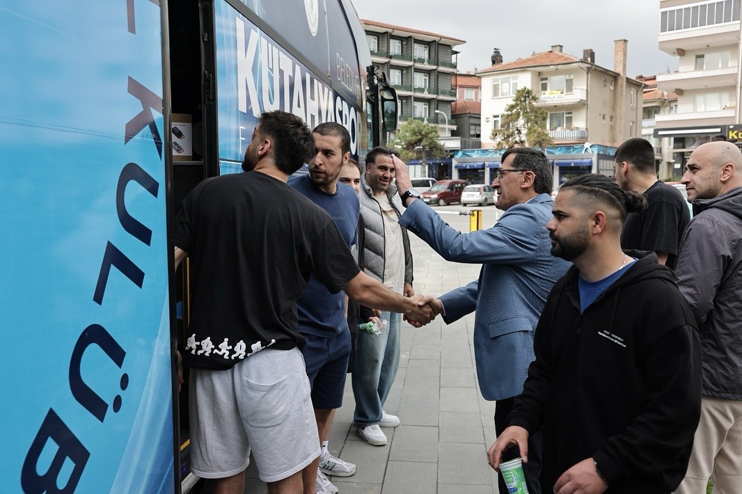 Başkan Eyüp Kahveci’den Kütahya Belediyespor Basketbol Takımına moral ve destek 