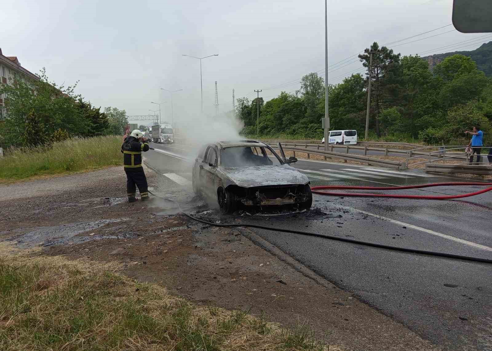 Ordu’da seyir halindeki otomobilde yangın çıktı 