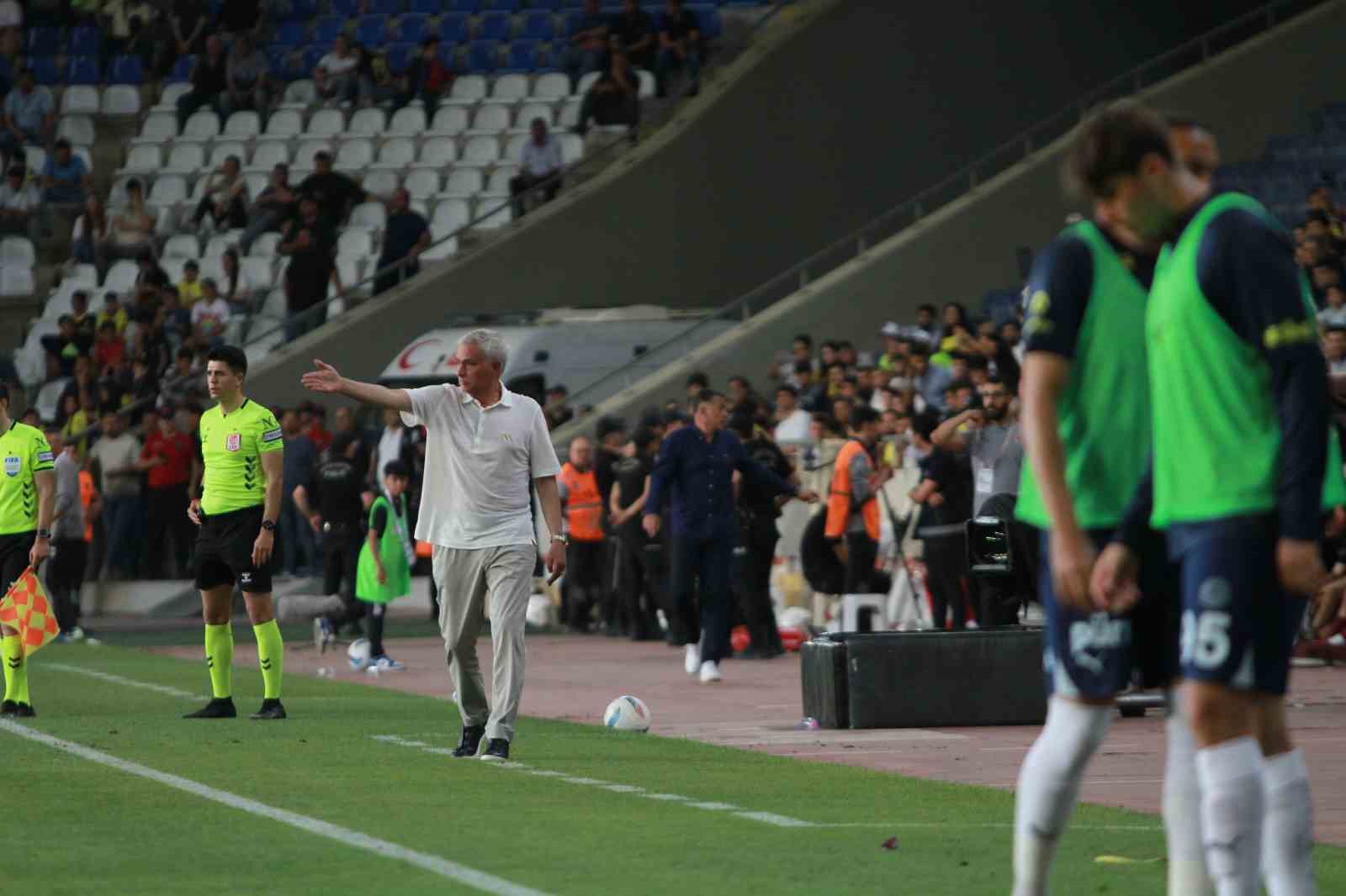 Trendyol Süper Lig: Atakaş Hatayspor: 4 - Fenerbahçe: 2 (Maç sonucu) 
