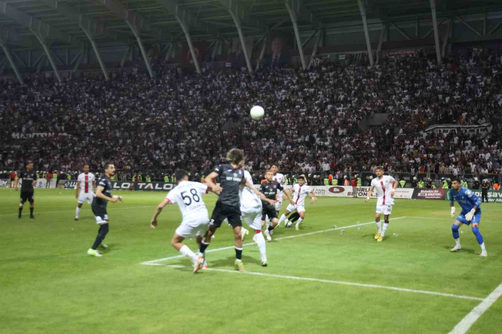 Elazığspor - Vanspor FK maçı tatil edildi 