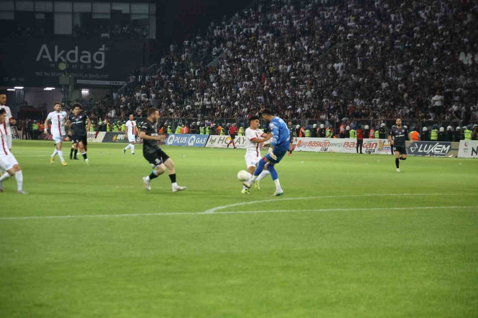 Elazığspor - Vanspor FK maçı tatil edildi 