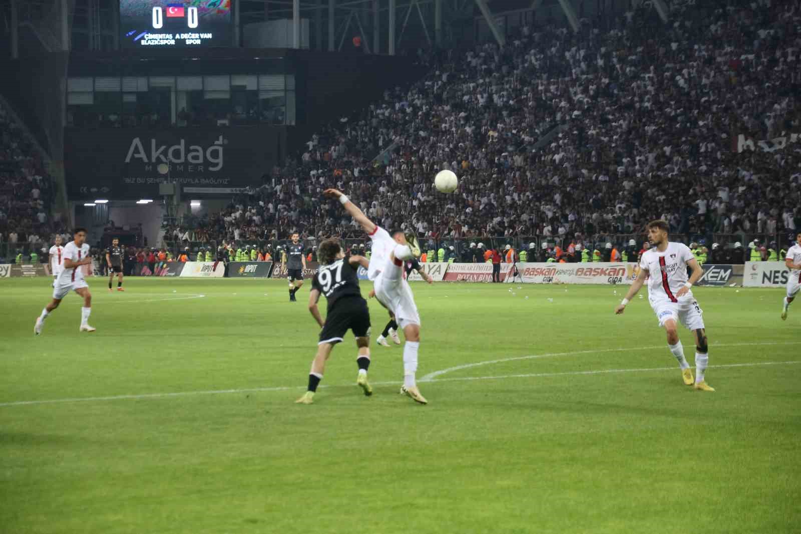 Elazığspor - Vanspor FK maçı tatil edildi 