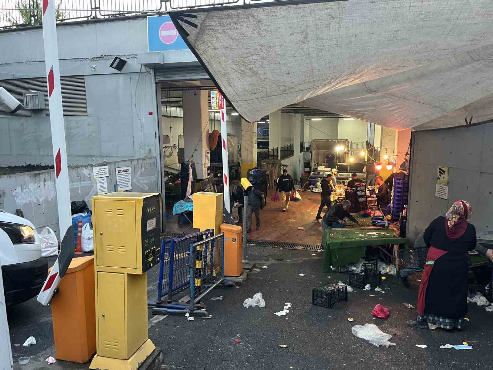 Kapalı pazar yeri havalandırmasına biber gazı sıkıp kaçtı