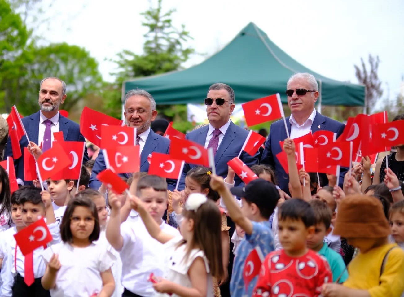 Kur’an kursları yılsonu şenliği renkli görüntülere sahne oldu 