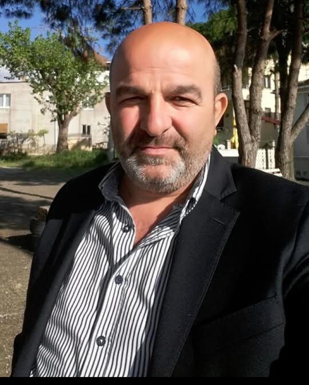 Emekli polis memuru otobüs durağında kendini vurdu 