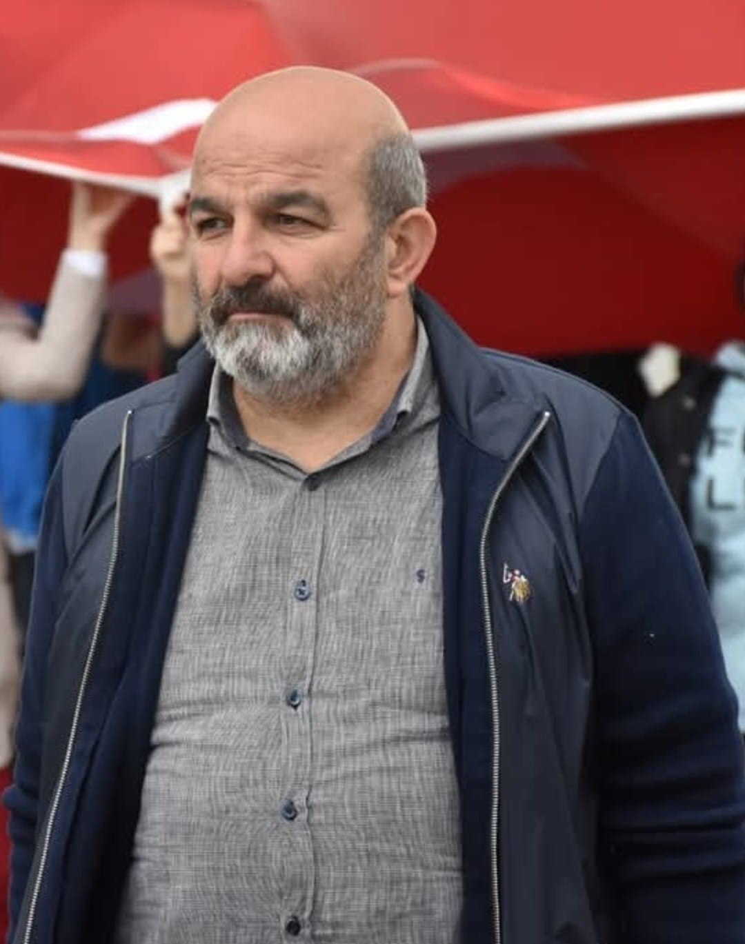 Emekli polis memuru otobüs durağında kendini vurdu 