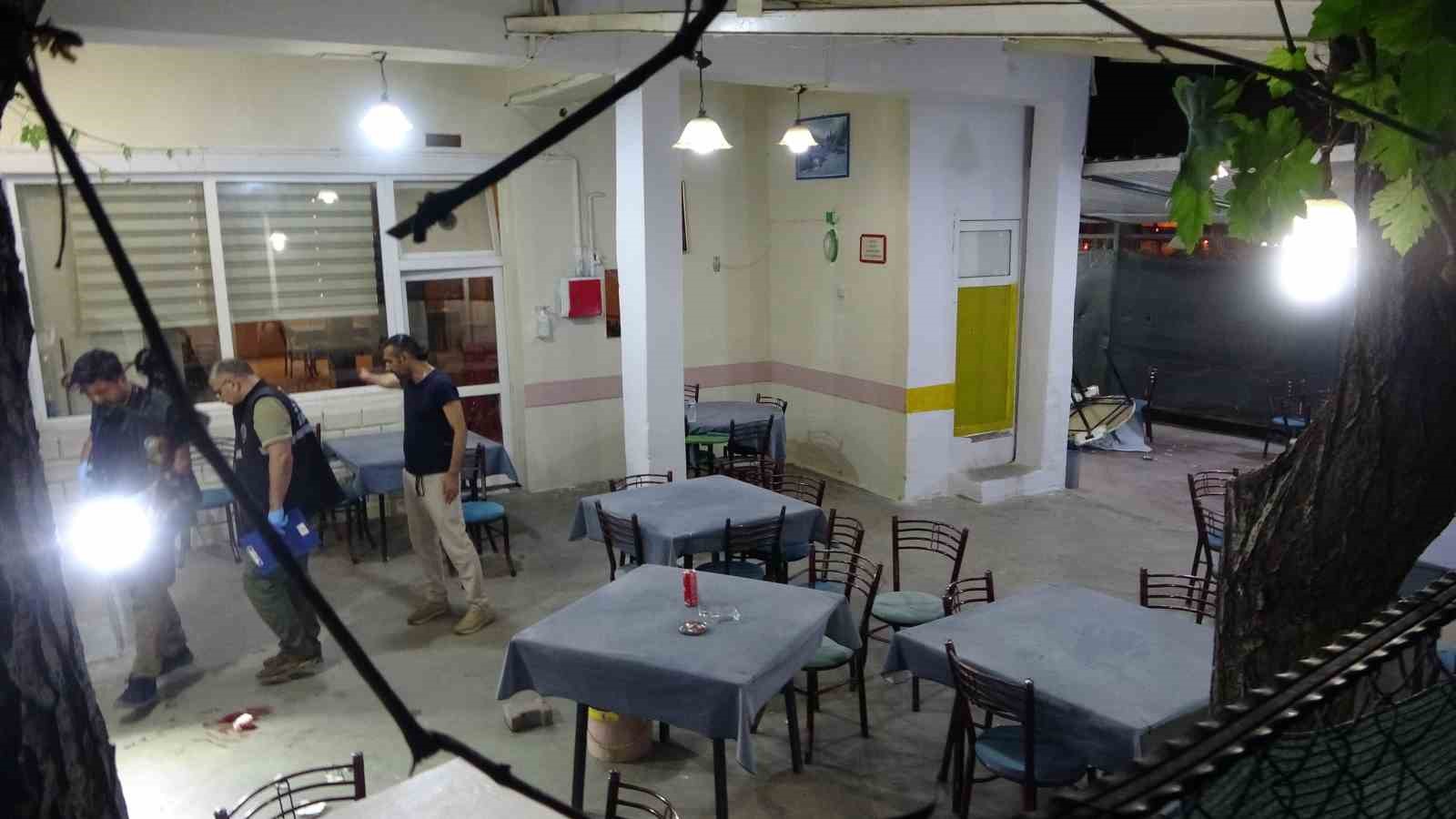 Husumetlisini kıraathanede oyun oynarken pompalı tüfekle yaraladı 