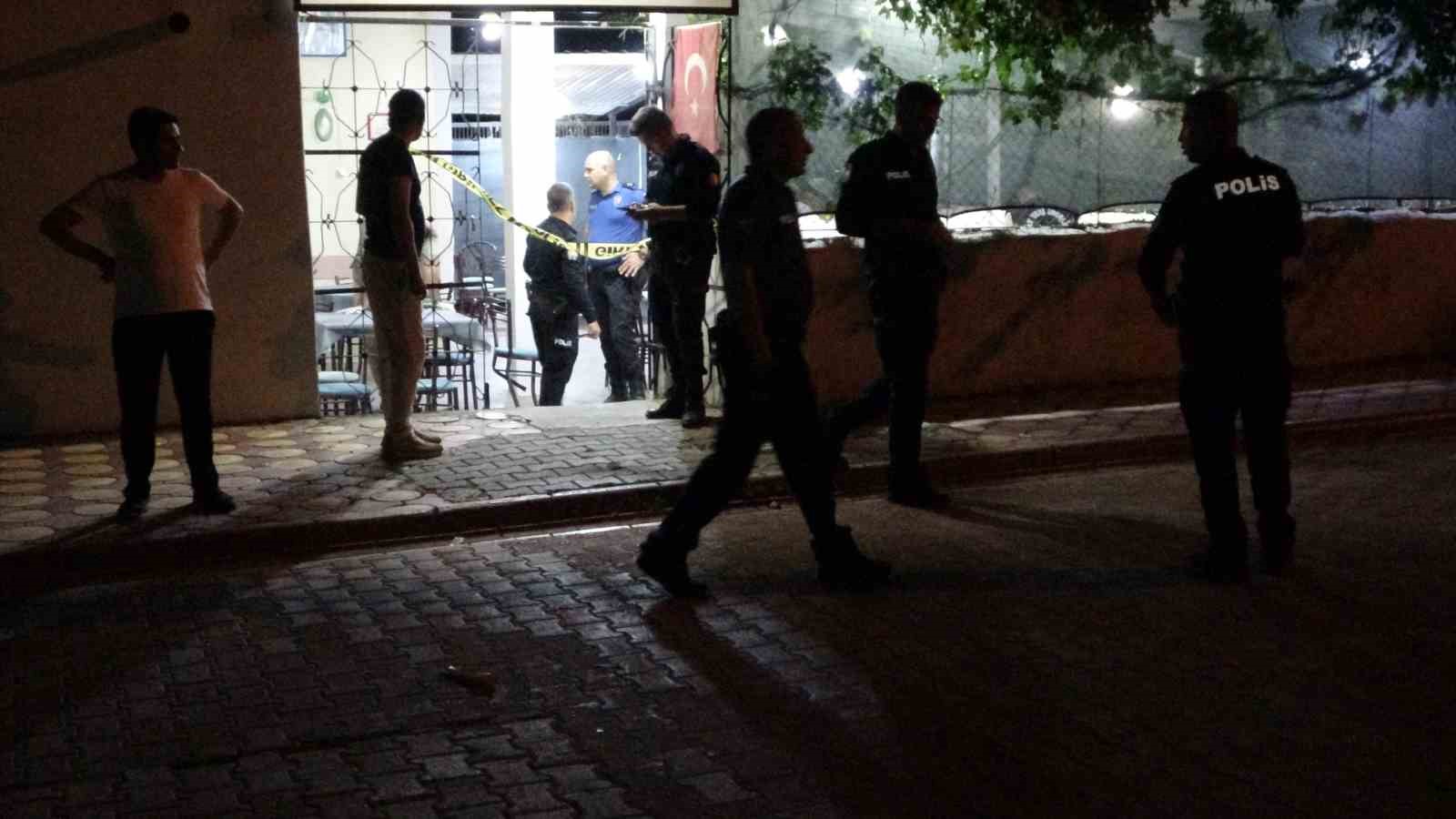 Husumetlisini kıraathanede oyun oynarken pompalı tüfekle yaraladı 