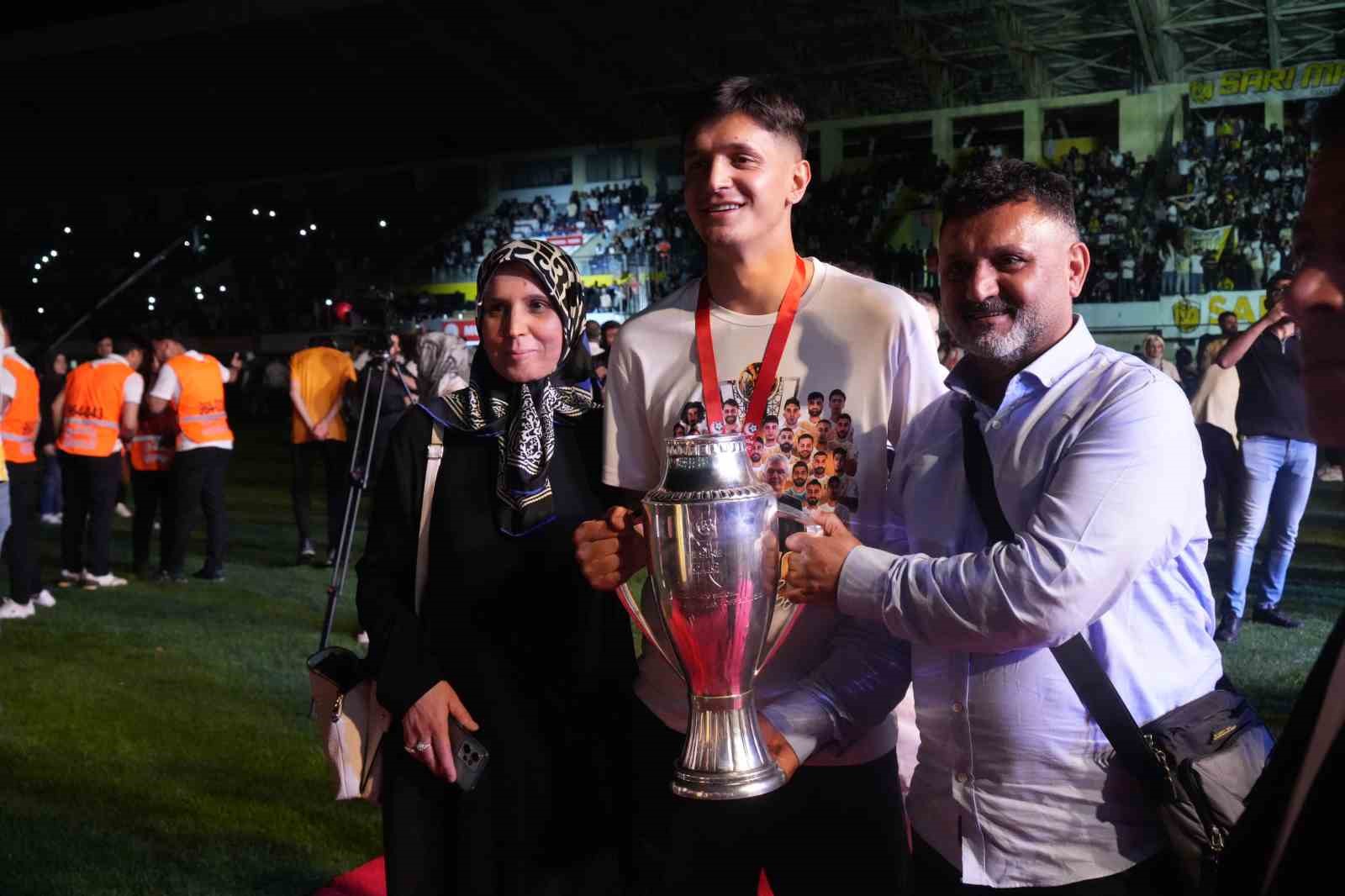 Muşspor, şampiyonluğunu coşkuyla kutladı 