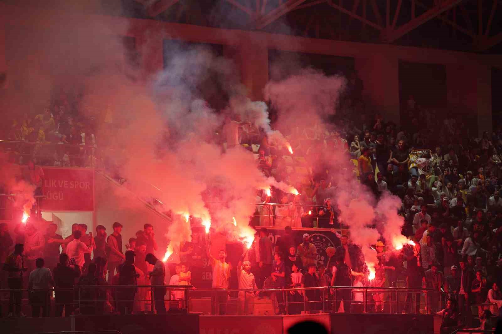 Muşspor, şampiyonluğunu coşkuyla kutladı 