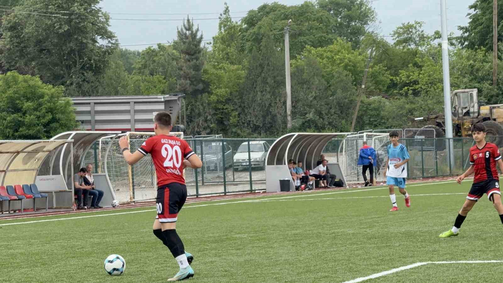 Yıldızlar Futbol Türkiye Şampiyonası Düzce’de başladı 