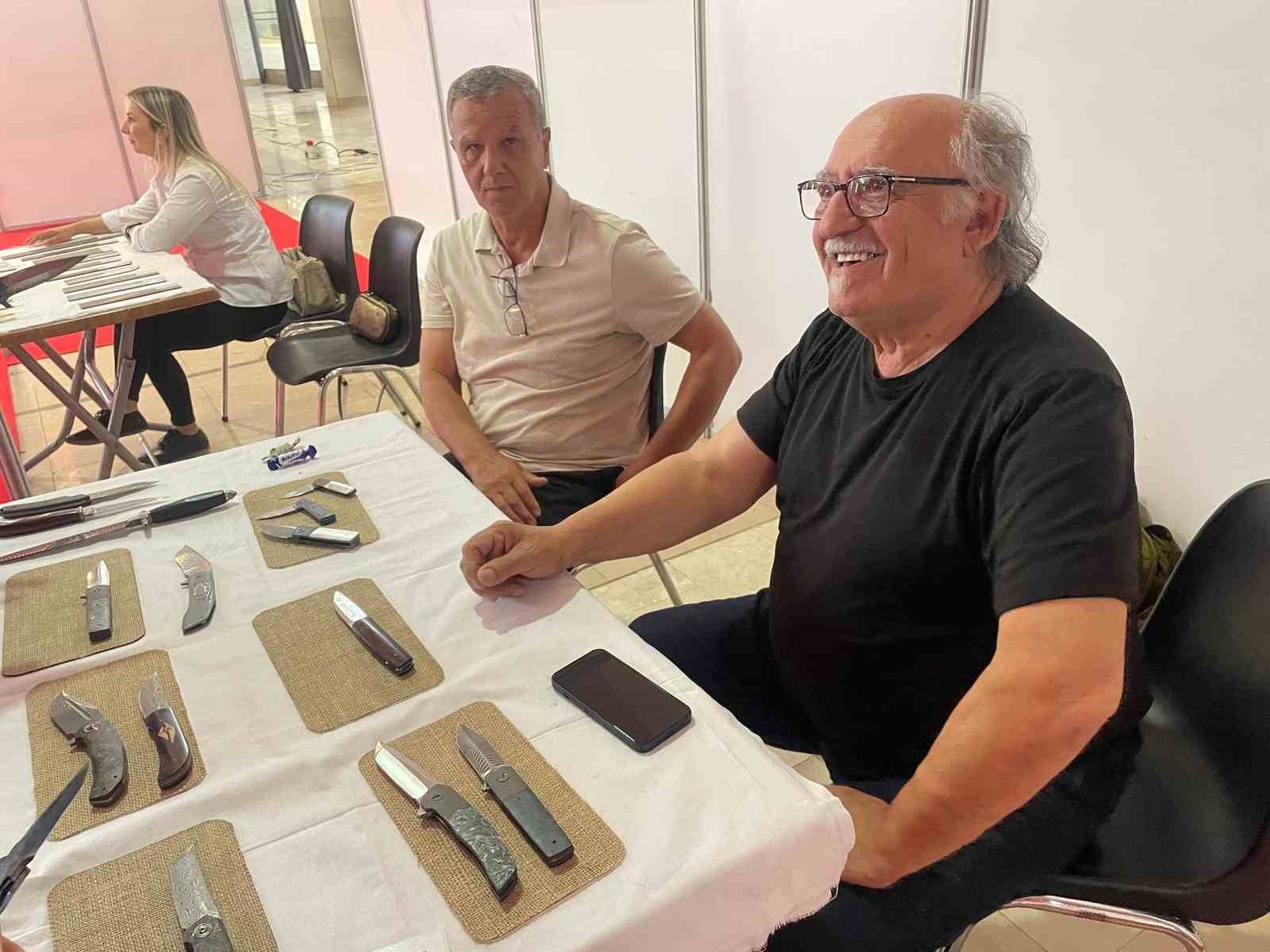 Bir resimle başladığı bıçakçılıkta 1200 avroluk çakılar yapıyor 