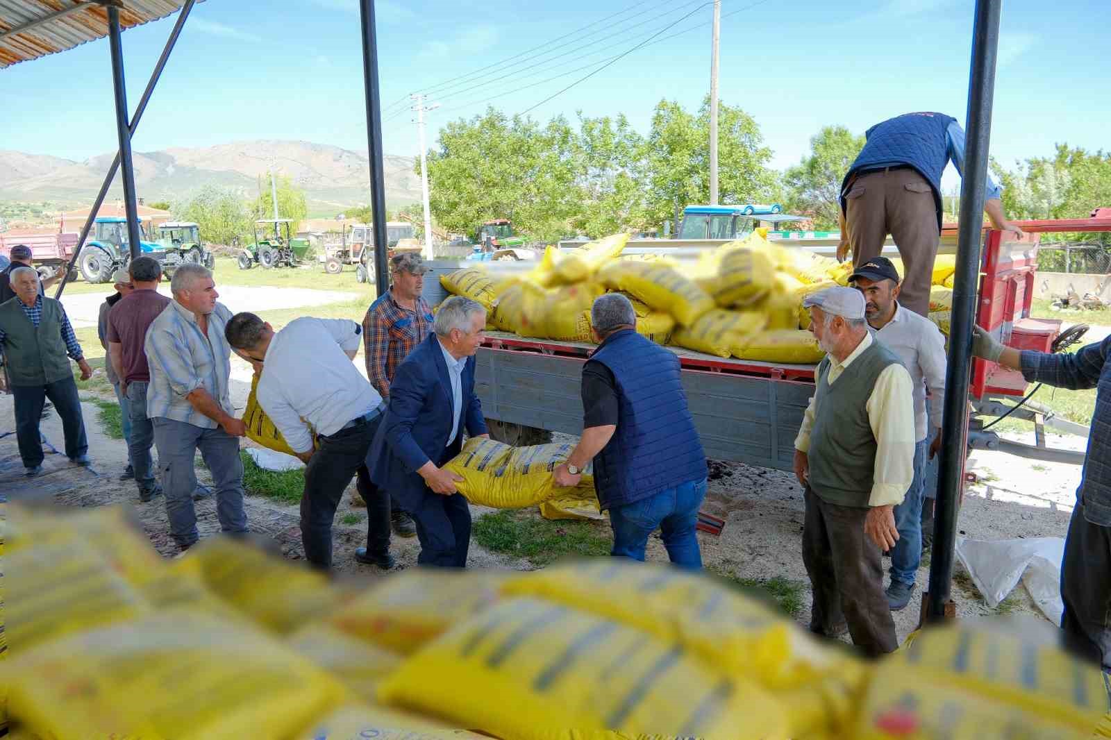 Tarımsal üretim için gübreleme yapılan mera arazisi 3 milyon metrekareye ulaştı 