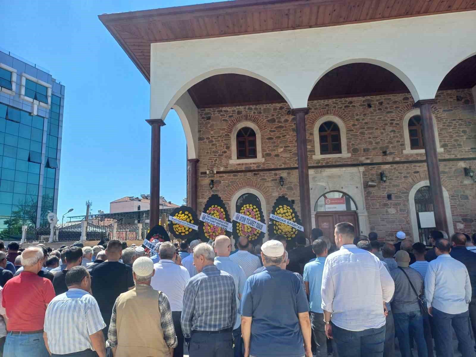 Aydınlı iş adamı ve siyasetçi Güleç, toprağa verildi 