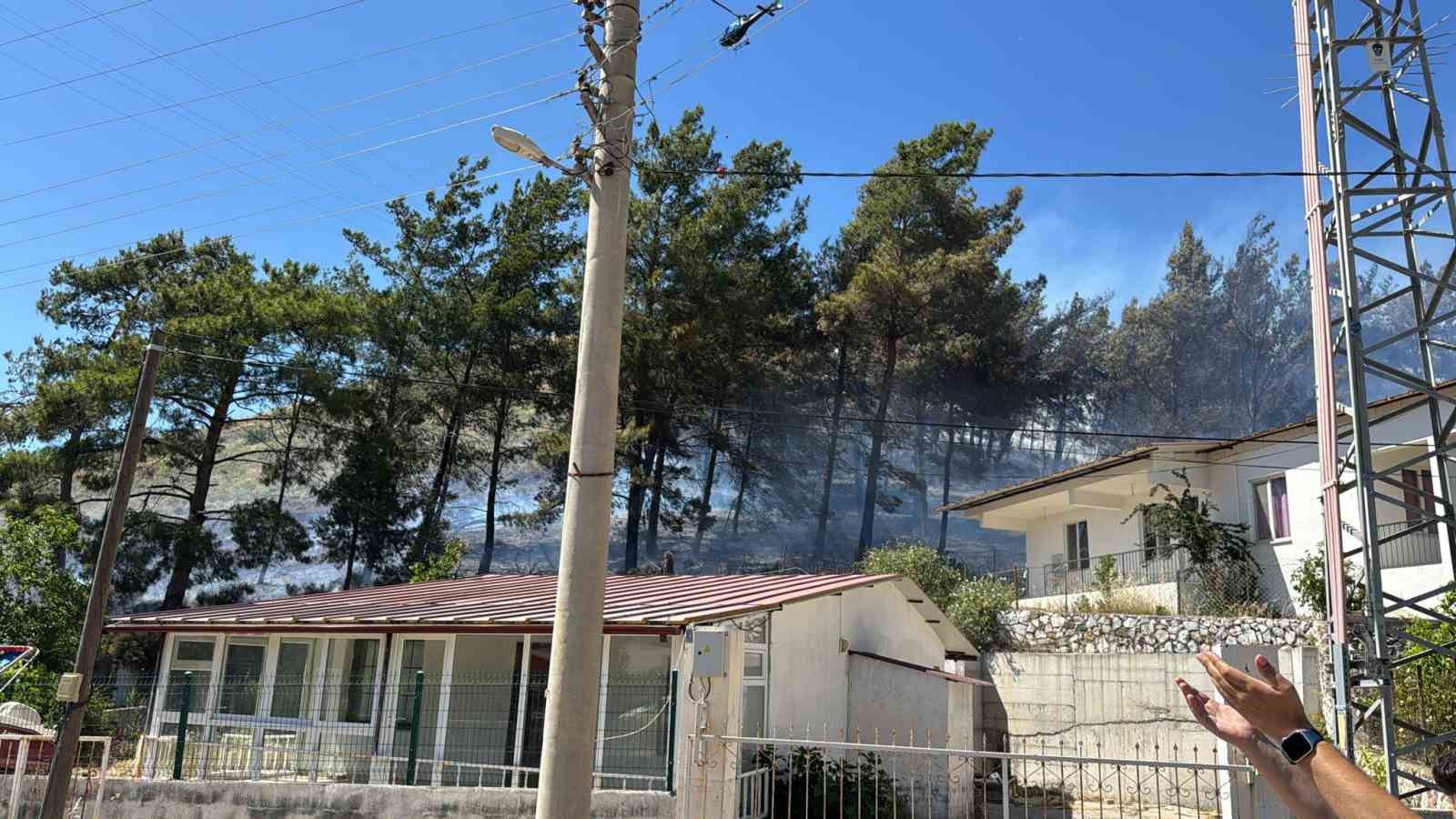 Marmaris’teki orman yangınını söndürme çalışmaları sürüyor 