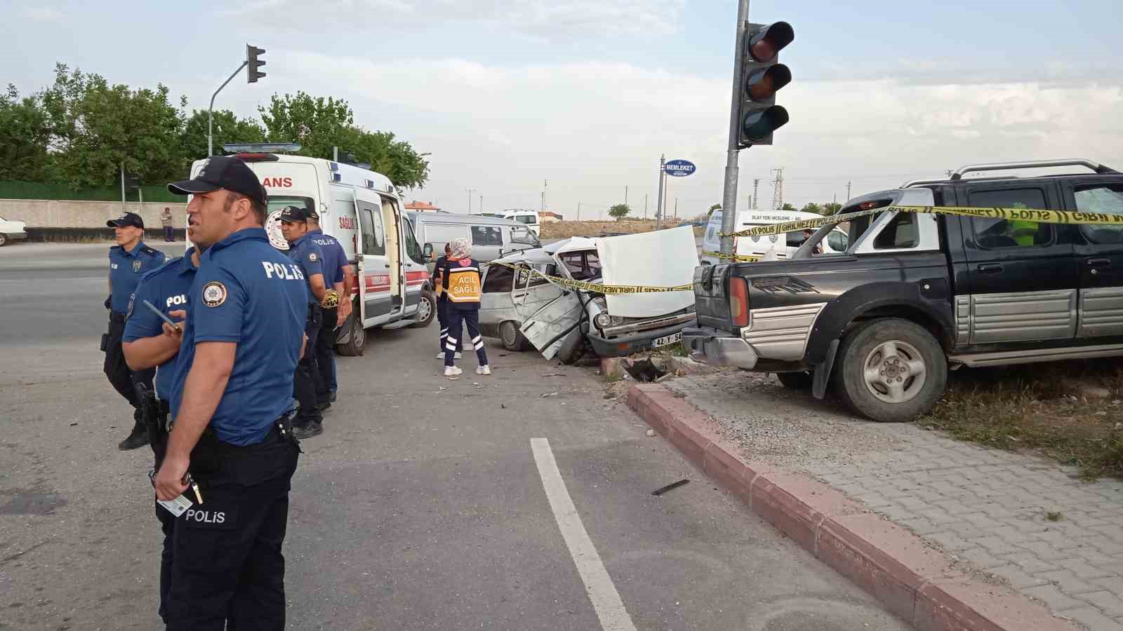 Konya’da otomobil ile kamyonet çarpıştı, yaşlı çift hayatını kaybetti 