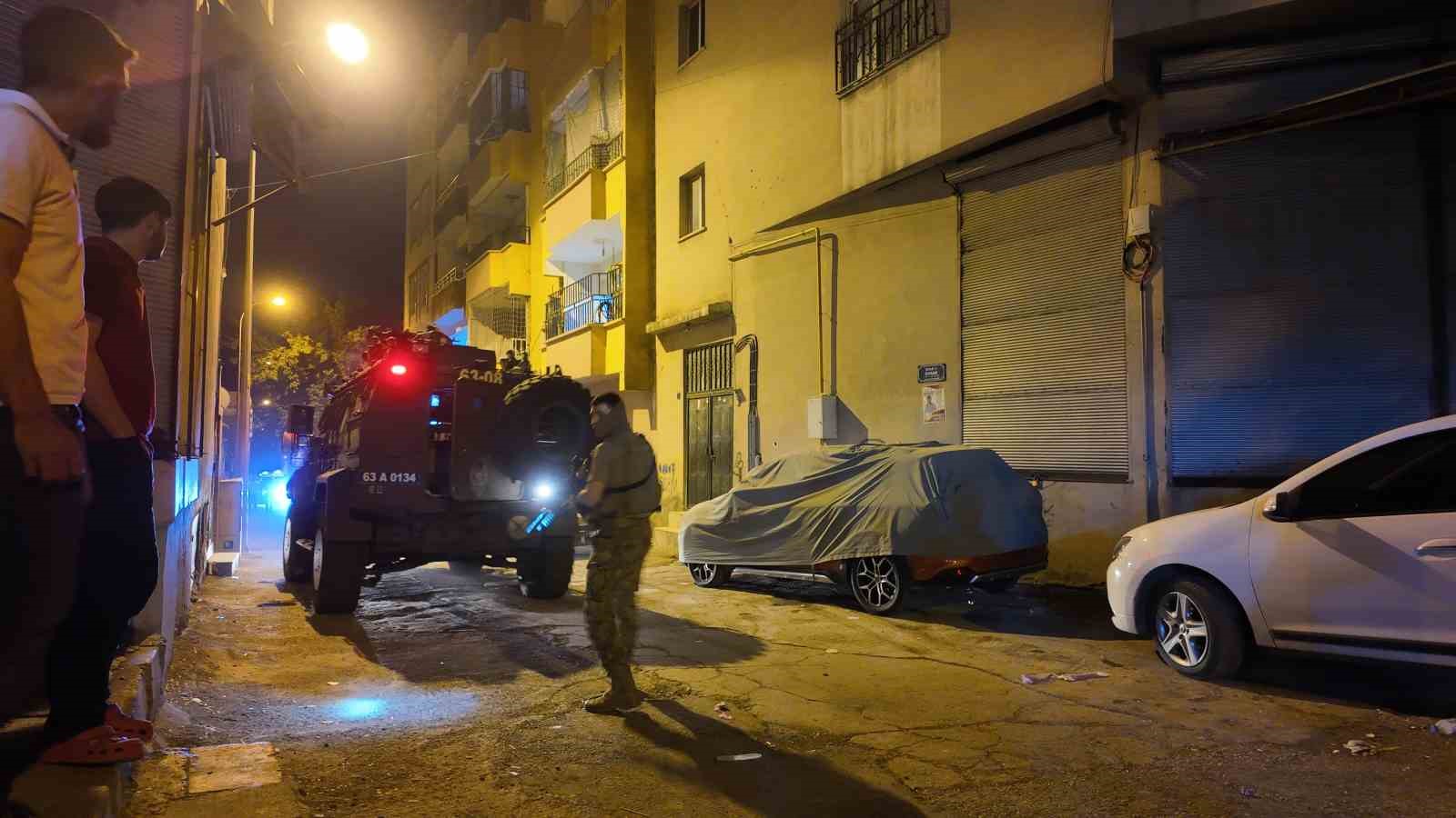 Siverek’te polisle silahlı çatışma kamerada... Zanlı yaralı olarak yakalandı 