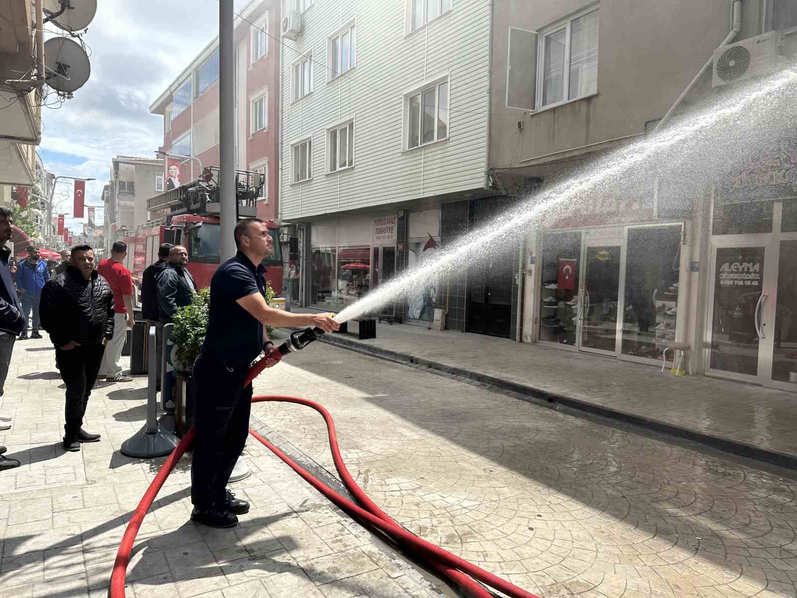Konut yangını paniğe yol açtı 
